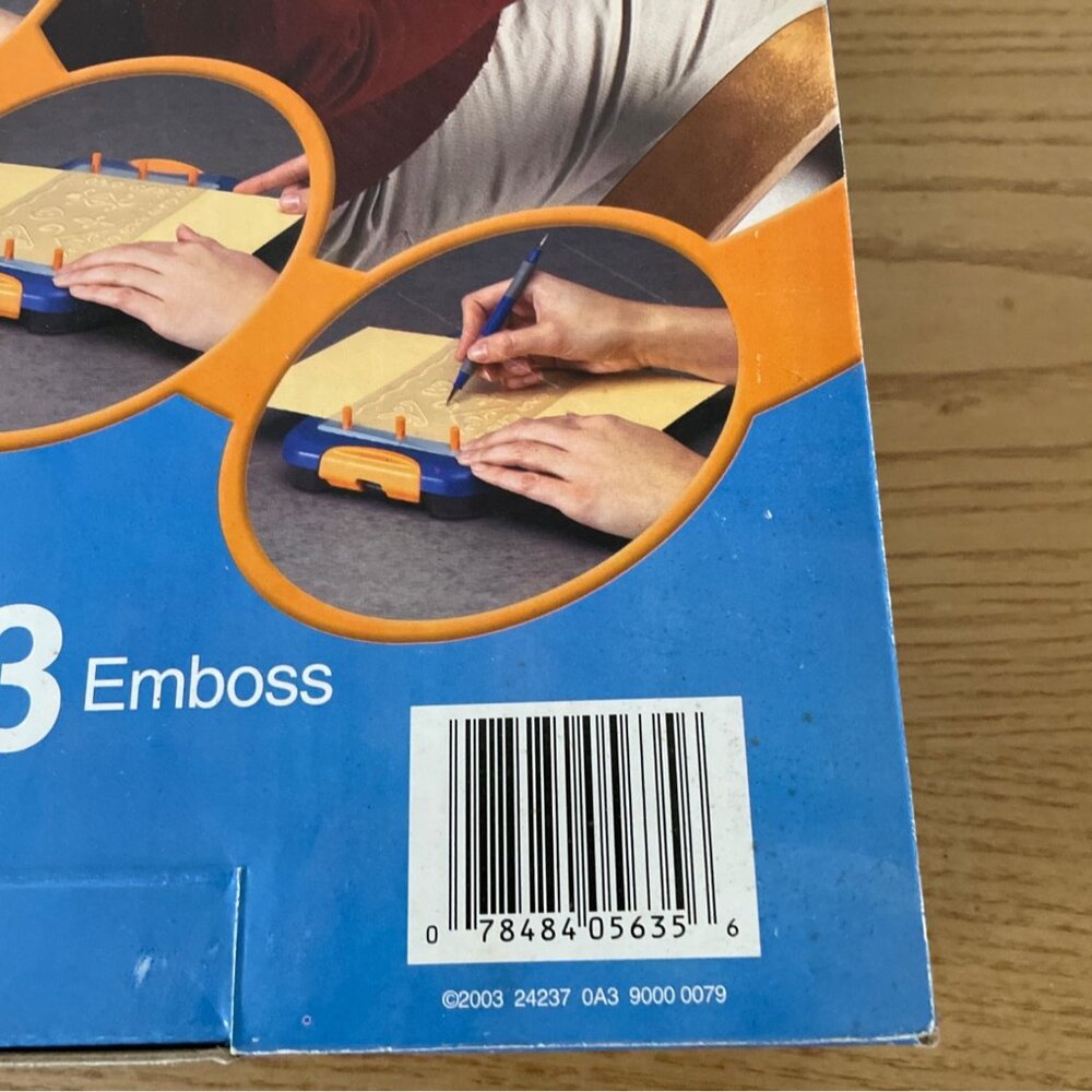 Fiskars Mini-ShapeBoss Portable Embossing System Cards Scrapbook w Stencils Tool - Picture 9 of 9